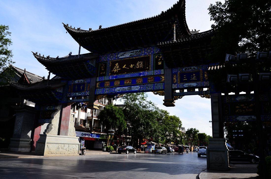 逃离快乐小镇